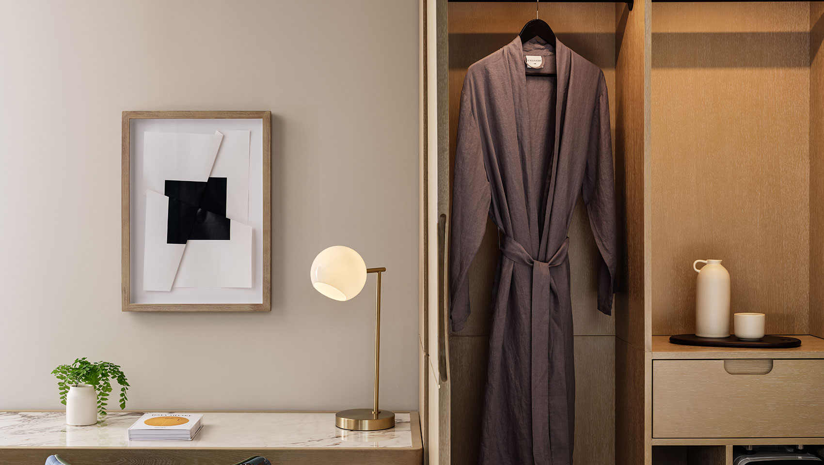 kimpton era guestroom closet