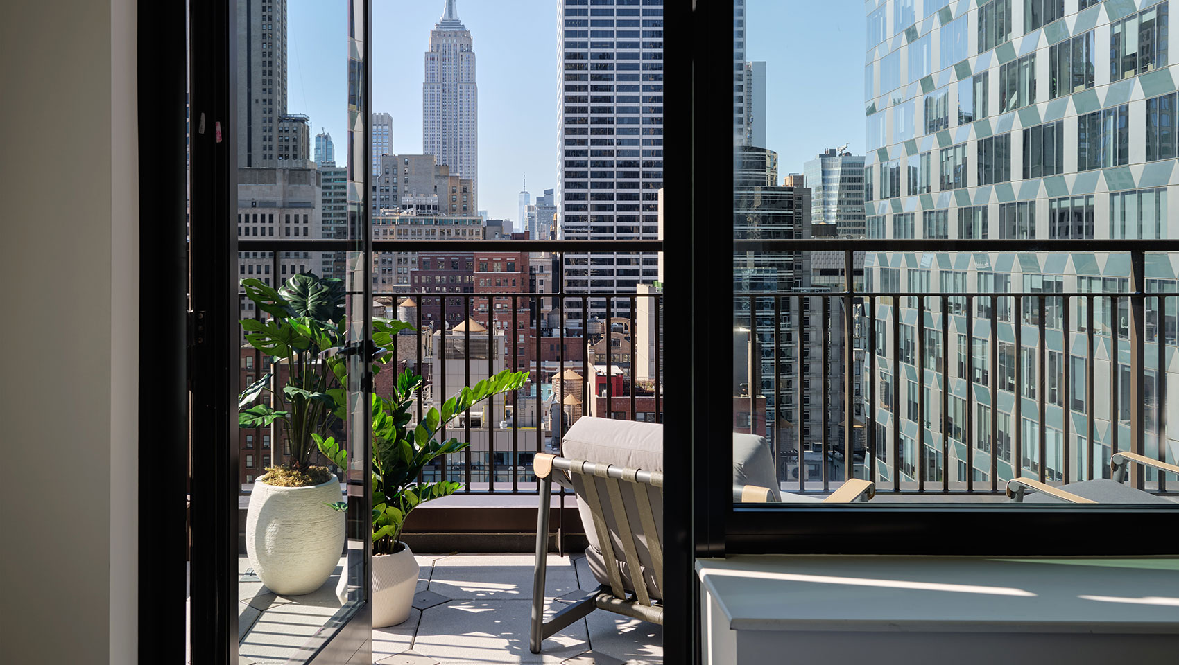 kimpton era outdoor terrace